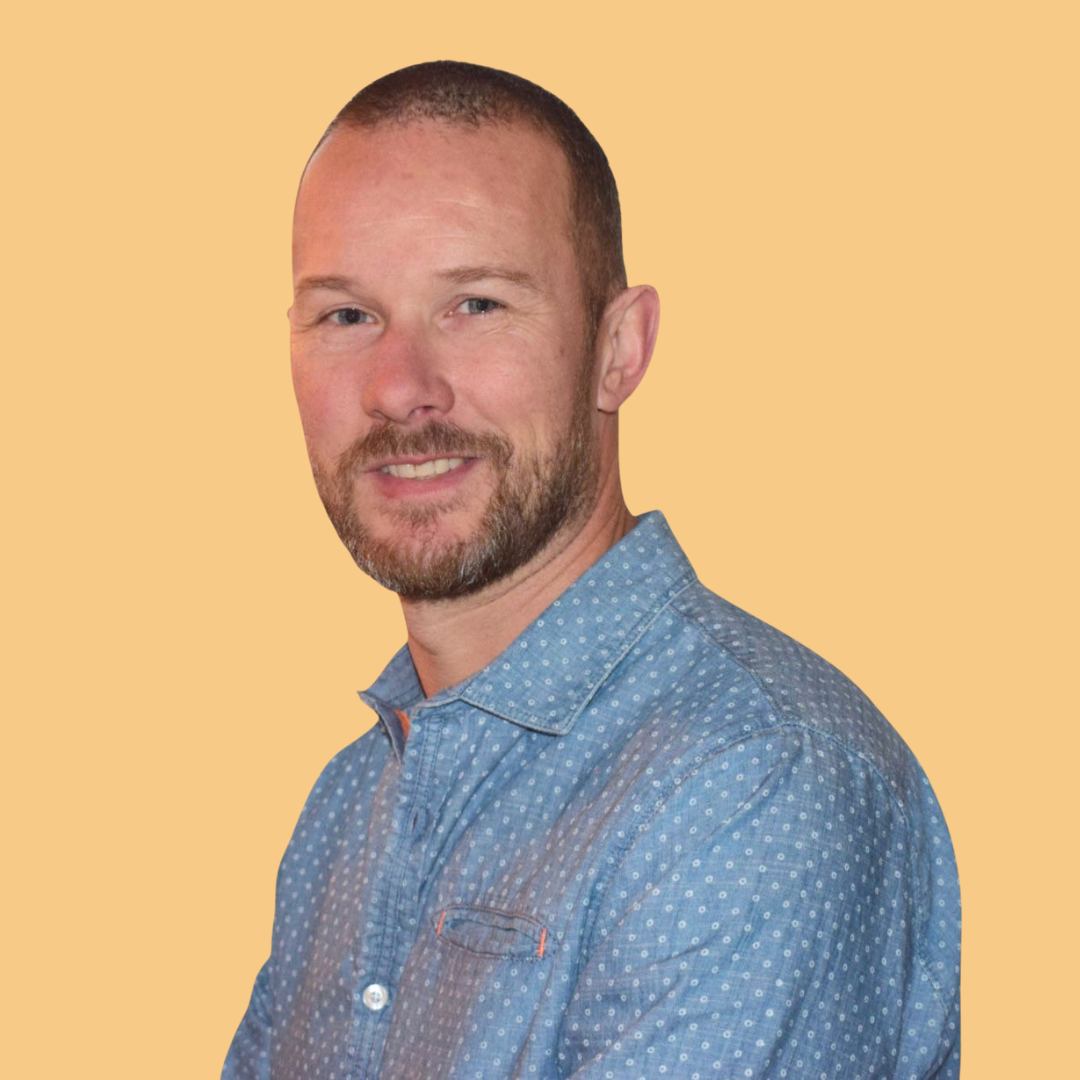 Résident de Romanèche-Thorins depuis toujours, je suis chef d’équipe au sein de la tonnellerie locale, un métier profondément ancré dans l’identité de notre territoire.

Investi dans la vie associative en tant que président de l’association de pétanque depuis sa création, je crois fortement à l’importance du lien social et des initiatives locales.

Aujourd’hui, je m’engage au sein d’une équipe dynamique pour participer à ce projet collectif et contribuer à redonner un nouvel élan au centre de notre village.