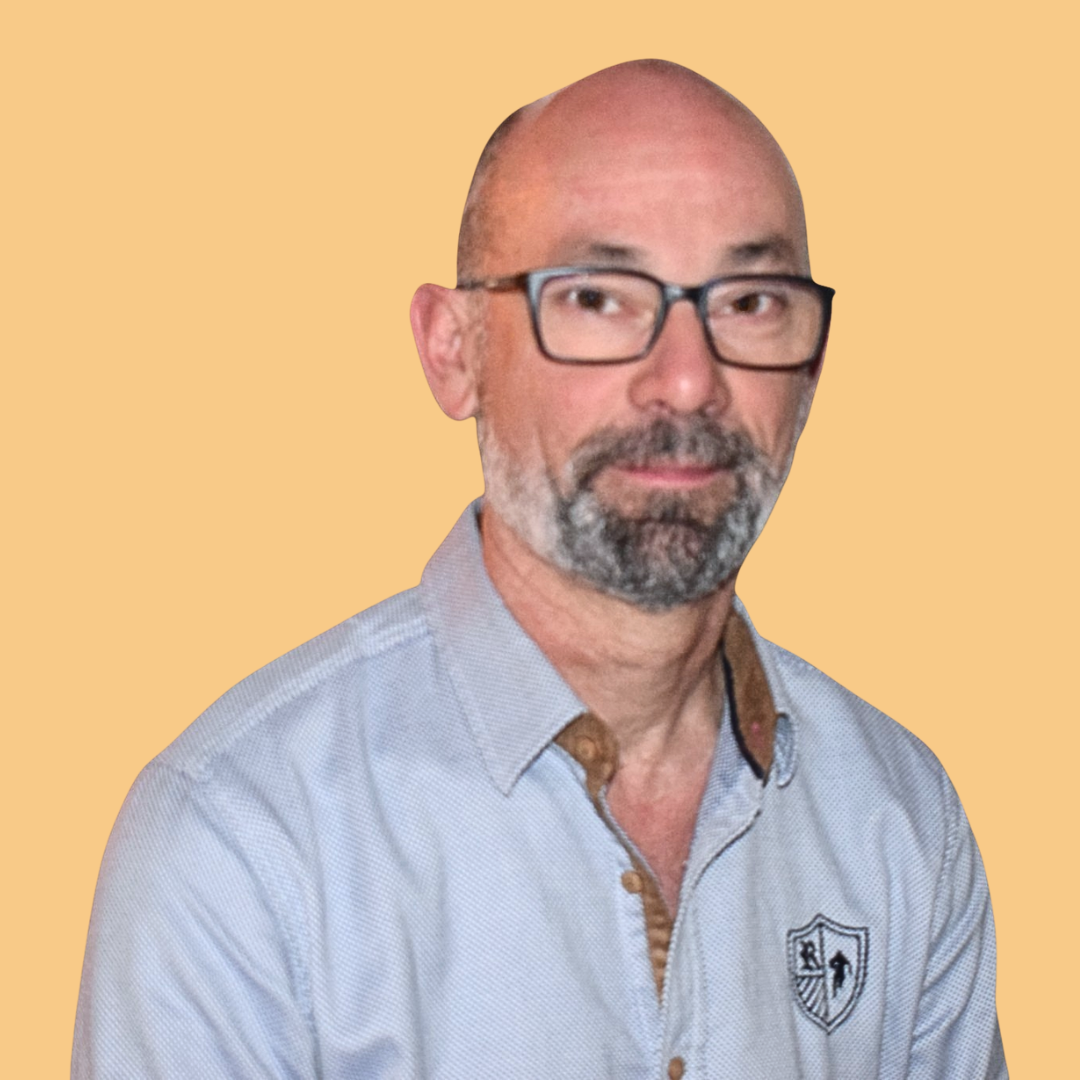 Âgé de 51 ans, en couple et père d’un enfant, je suis originaire d’un petit village du Beaujolais.

Installé à Romanèche-Thorins depuis 2019, je m’y suis rapidement attaché et je souhaite aujourd’hui participer activement à la vie de la commune.

Ingénieur de profession, je travaille dans le domaine de la maîtrise des risques industriels. Mon parcours m’a permis de développer des compétences en analyse, en rigueur et en gestion des enjeux de sécurité, que je souhaite mettre au service d’un projet collectif pour Romanèche-Thorins.