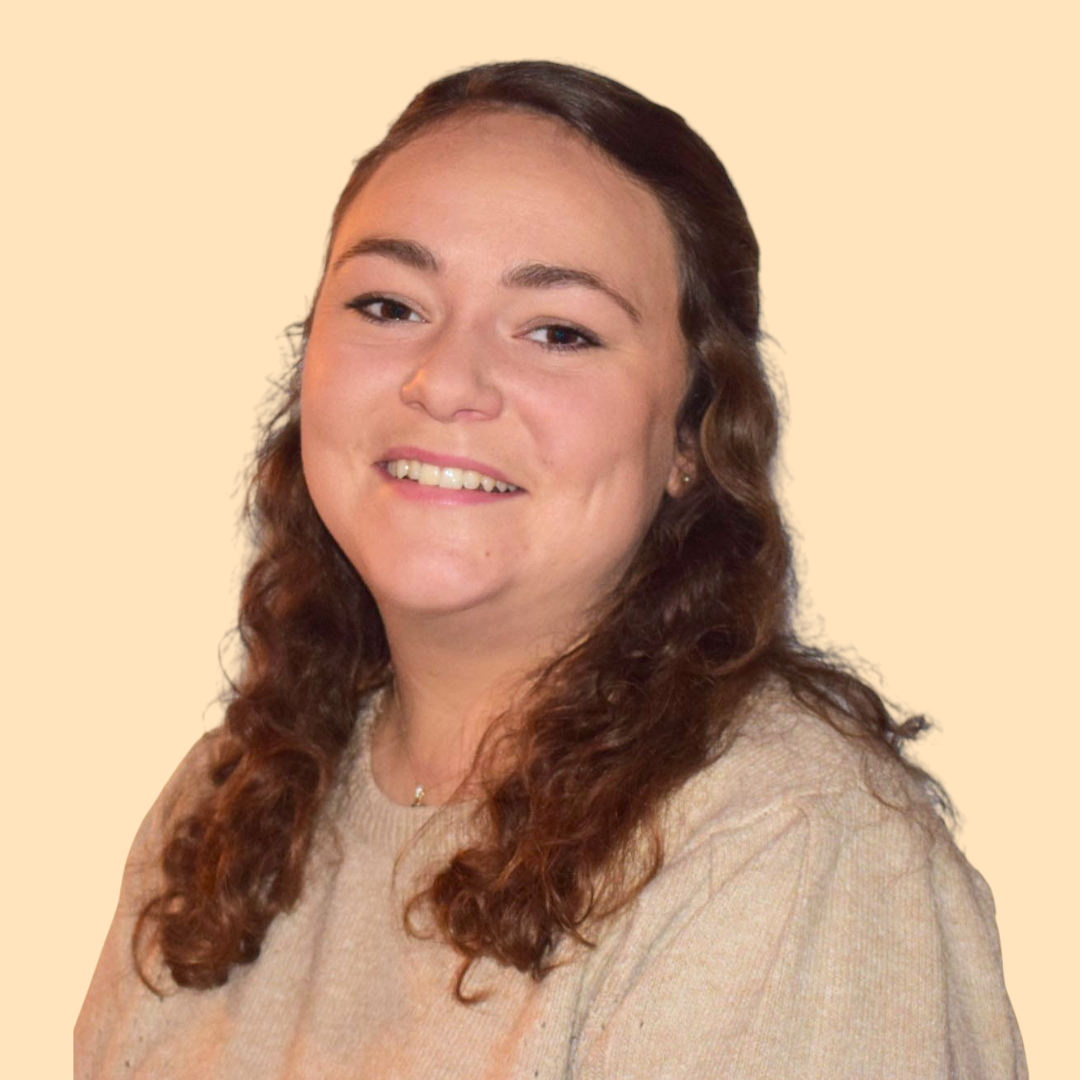 Technicienne d’élevage, je suis installée à Romanèche-Thorins depuis 2020.

Engagée dans la vie locale, je suis membre de l’Amicale des Classes en 3, adhérente au Foyer Rural et bénévole lors de la brocante du Sou des Écoles.

Après dix années d’expérience dans les domaines de la communication et de l’événementiel, j’ai choisi de me réorienter vers l’agriculture il y a quatre ans, un secteur en adéquation avec mes valeurs et l’identité de notre territoire.

Aujourd’hui, je souhaite m’engager pour soutenir le dynamisme local tout en préservant le caractère rural et l’authenticité de notre village.